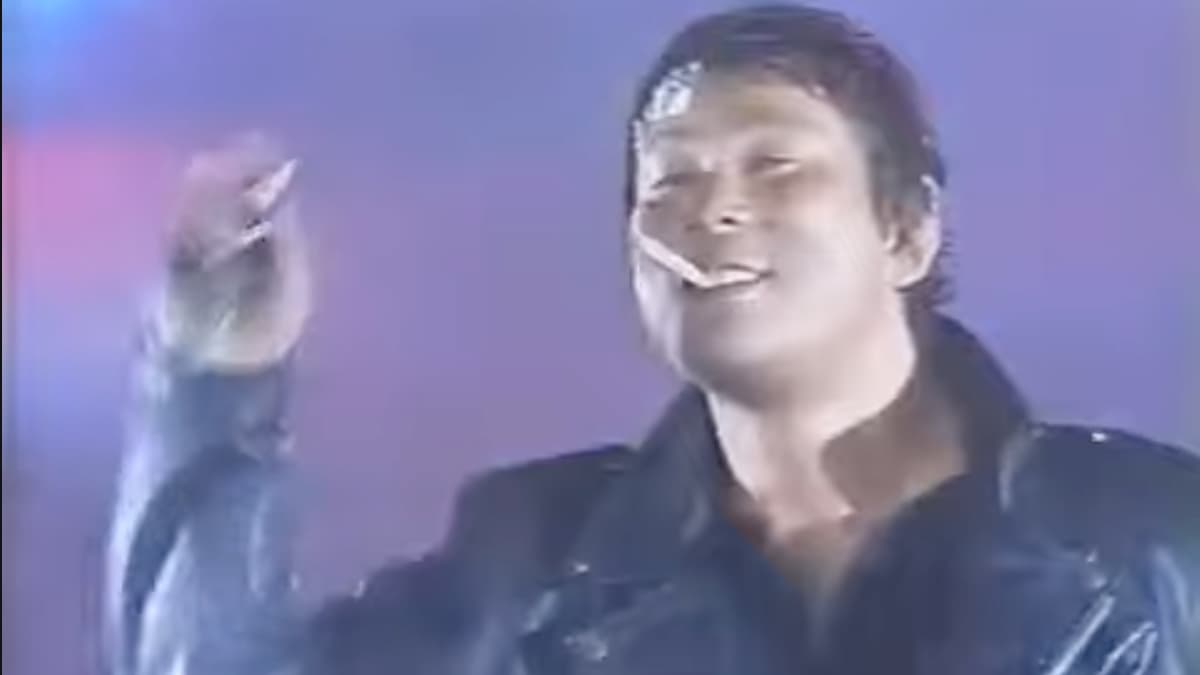 Atsushi Onita making his entrance at the Tokyo Dome