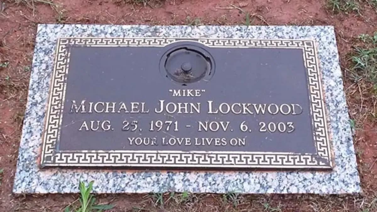 Crash holly grave