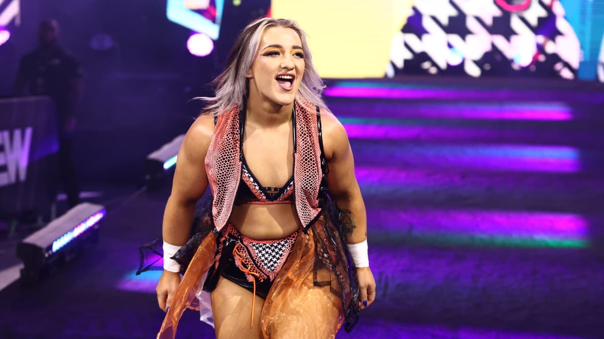 Dani Luna walks down the ramp at AEW All Out 2026
