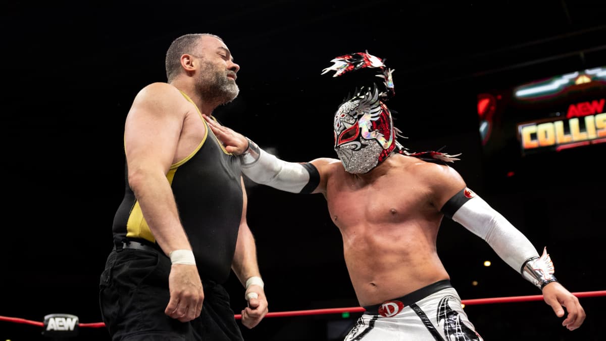 Dralistico hitting Eddie Kingston with a chop to the chest