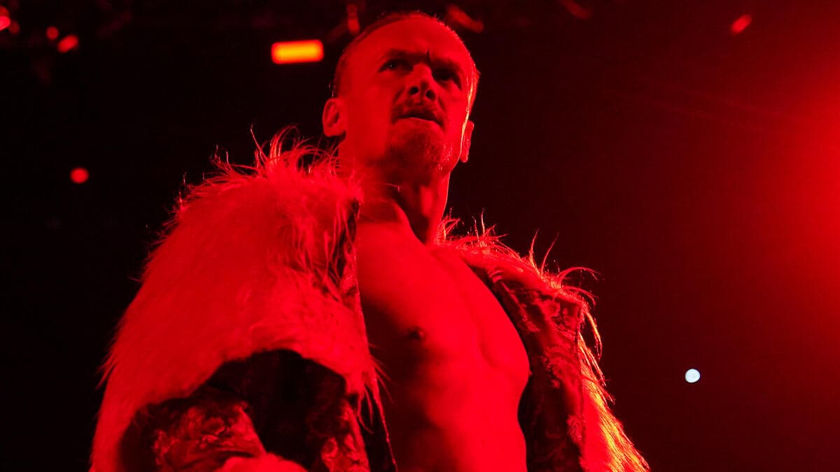Ilja Dragunov bathed in red light 