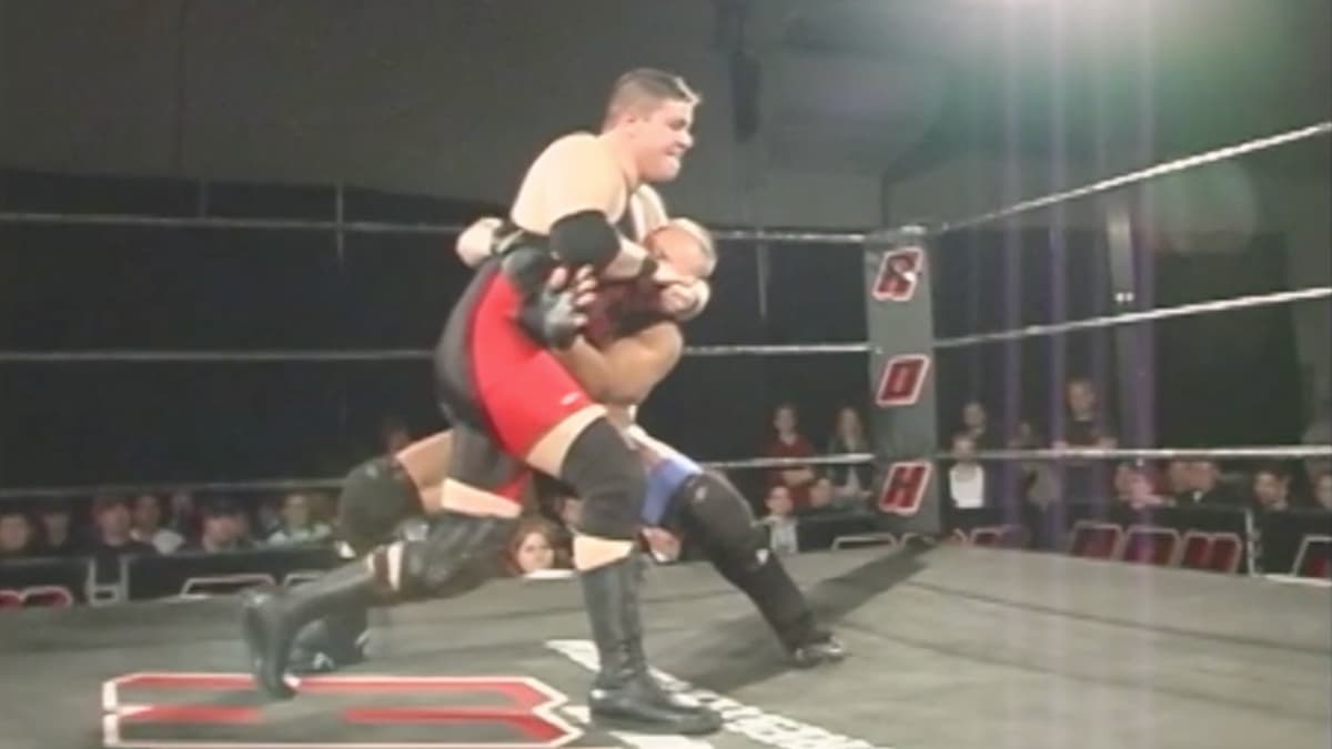 Kevin Steen with Vordell Walker in a headlock at ROH Stalemate