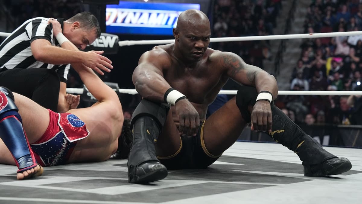 Shelton Benjamin sitting down in the ring looking annoyed on AEW Dynamite