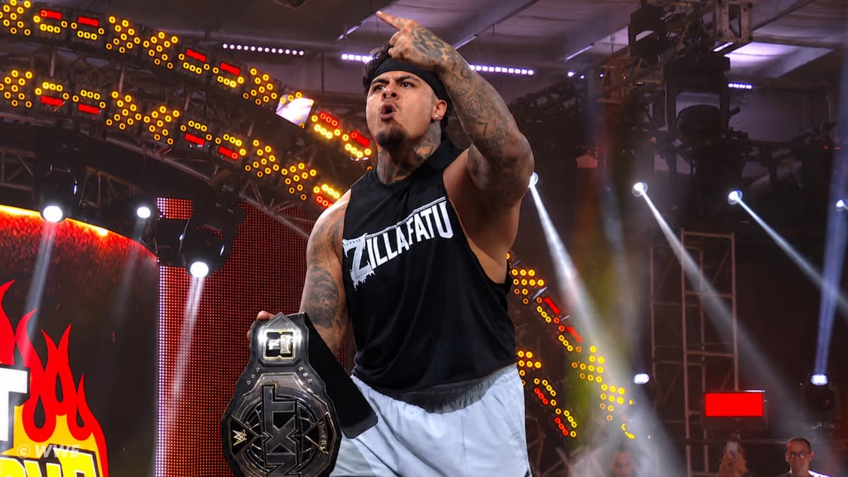 Zilla Fatu holding the NXT Title