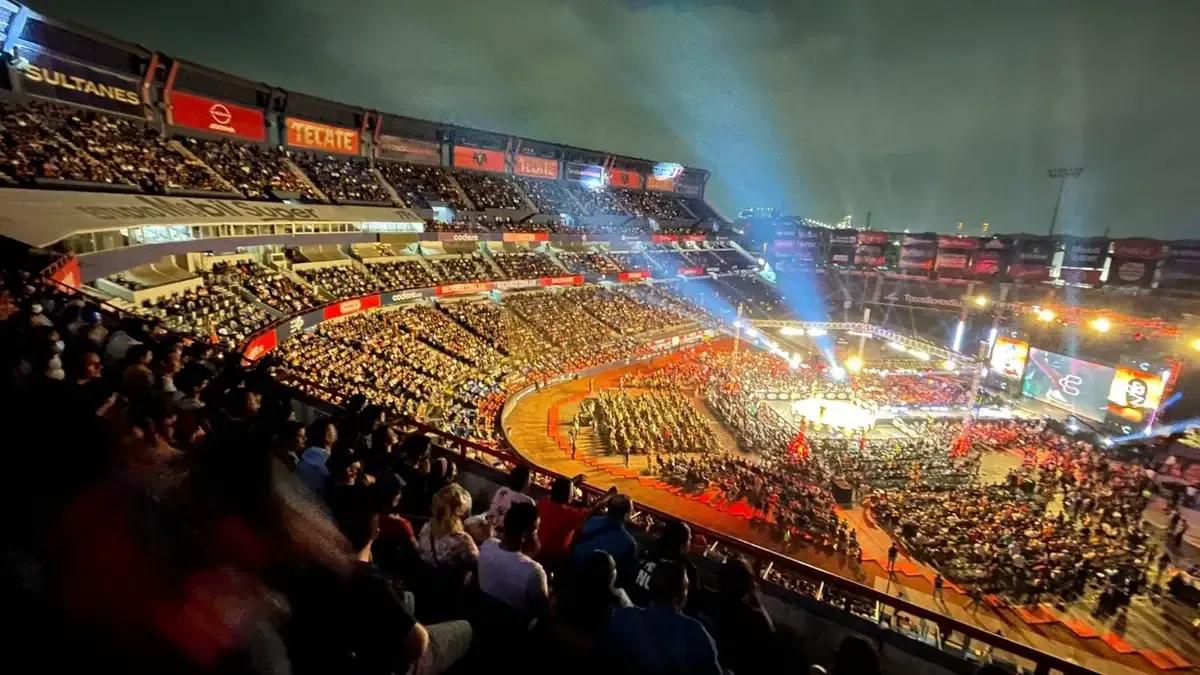 AAA TripleMania Monterrey crowd.jpg