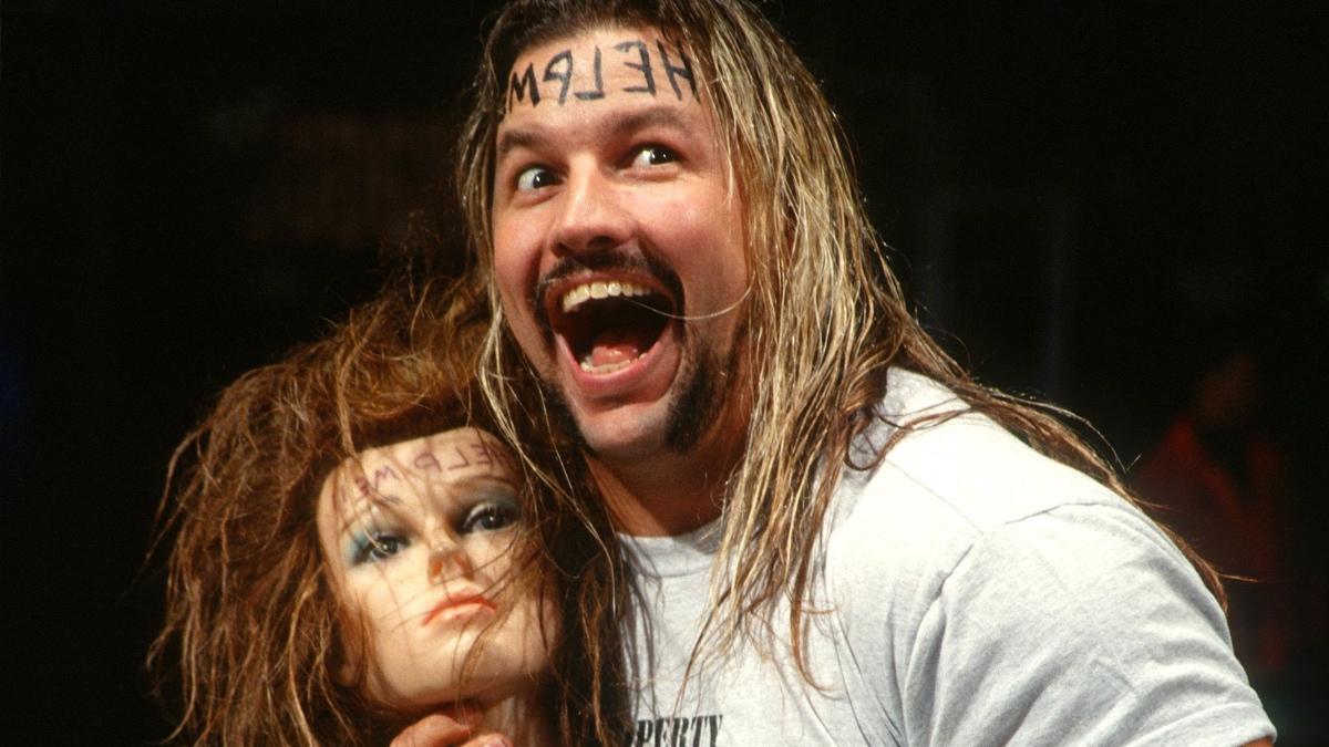 Al Snow with 'Help Me' written across his forehead holding a mannequin head called 'Head'