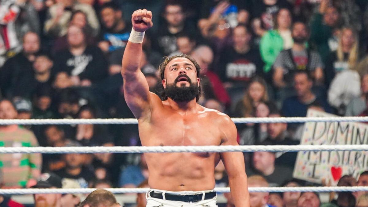Andrade raising his arm up on WWE SmackDown in January 2025