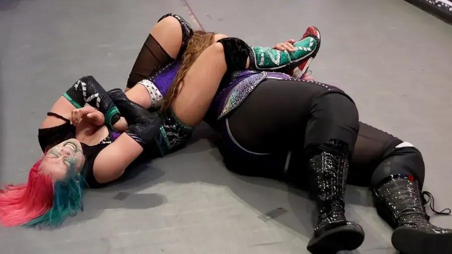 Asuka Nia Jax.jpg