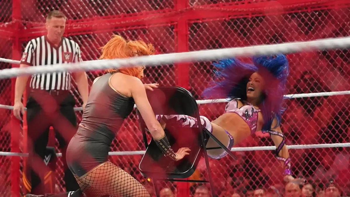 Becky lynch sasha banks hell in a cell 2019