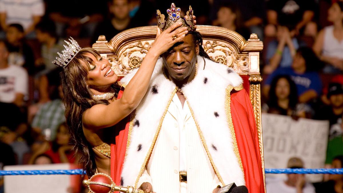 Queen Sharmell placing the crown on King Booker's head