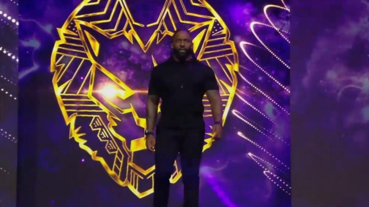 Cedric Alexander making his entrance in TNA
