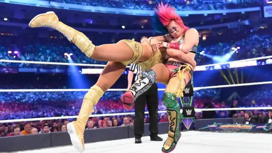 Charlotte Flair Spear Asuka WrestleMania 34.jpg