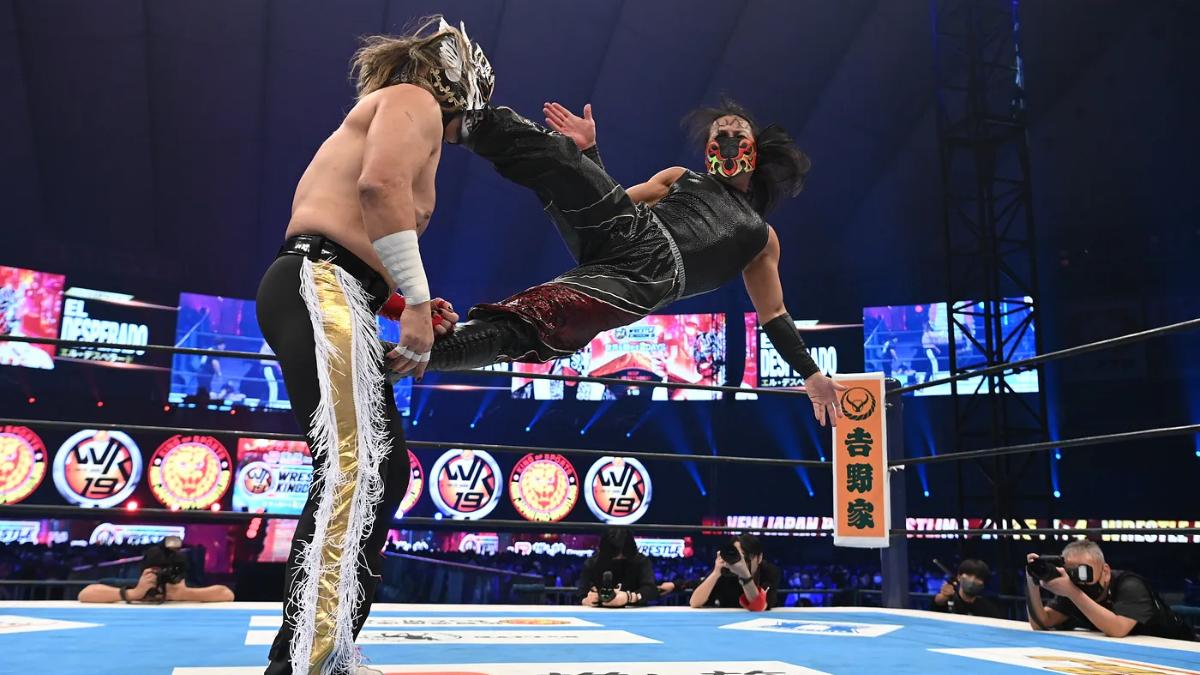 DOUKI hitting El Desperado with an enziguiri at NJPW Wrestle Kingdom 19