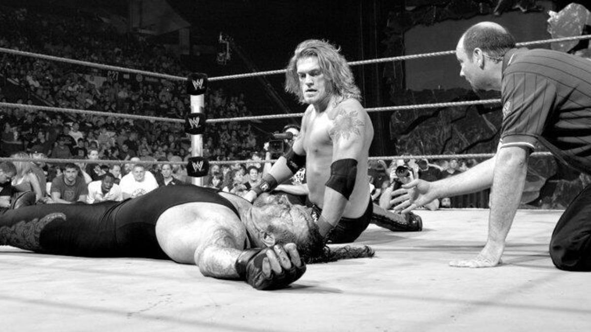 Edge looking at a bloodied Undertaker on May 11, 2007 episode of WWE SmackDown
