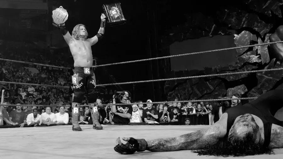 Edge cash in undertaker world heavyweight title 2007