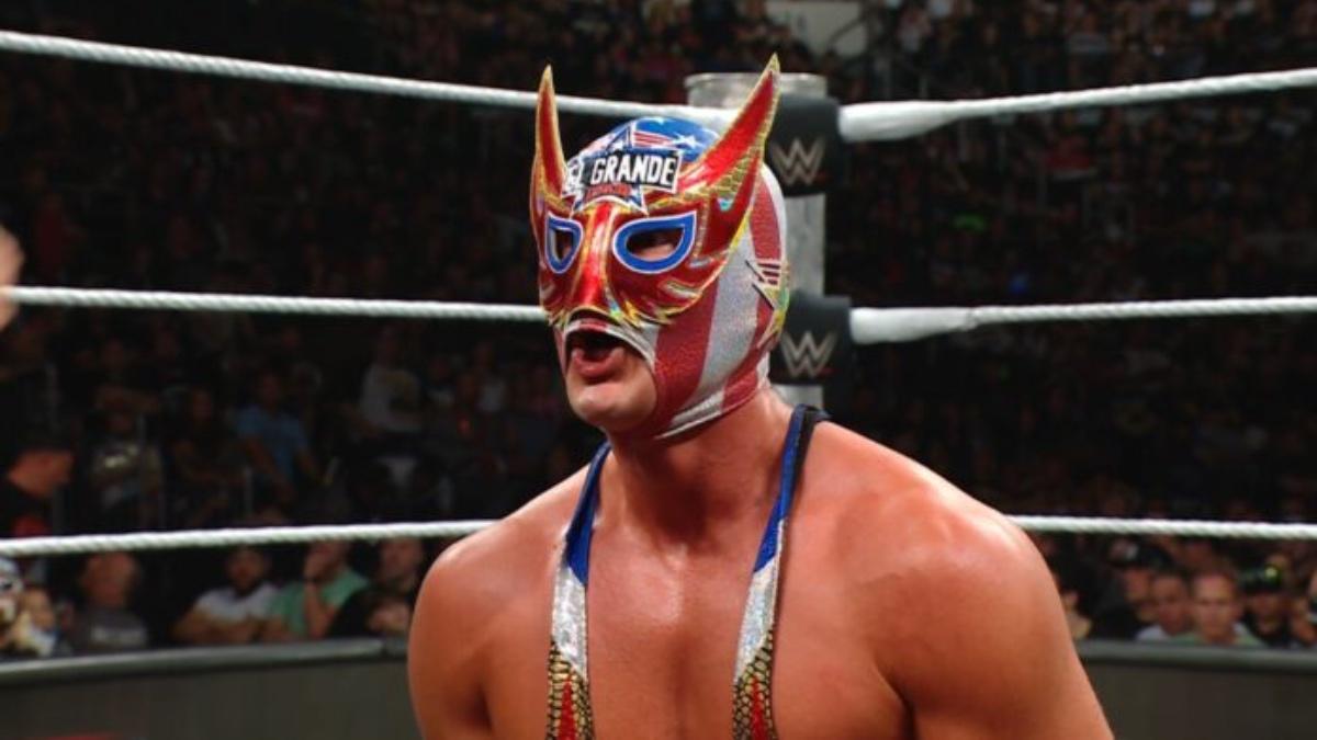 El Grande Americano sitting up in shock