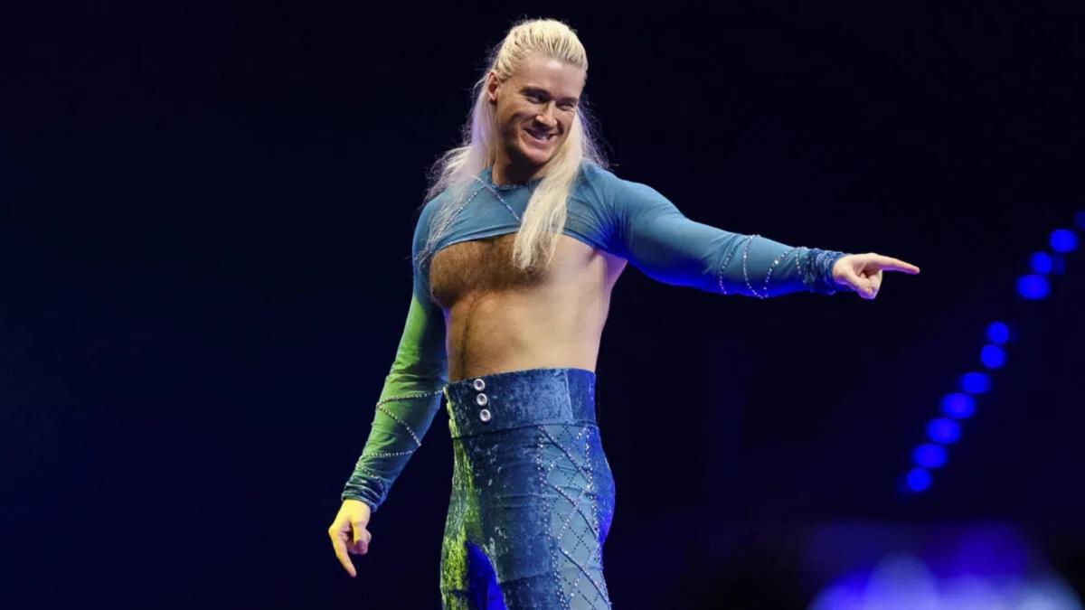 Elton Prince pointing 