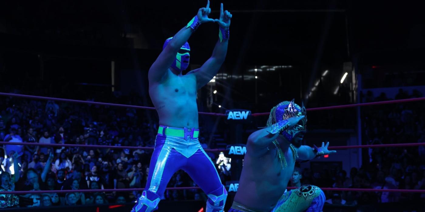 Hologram and Komander posing in the ring 