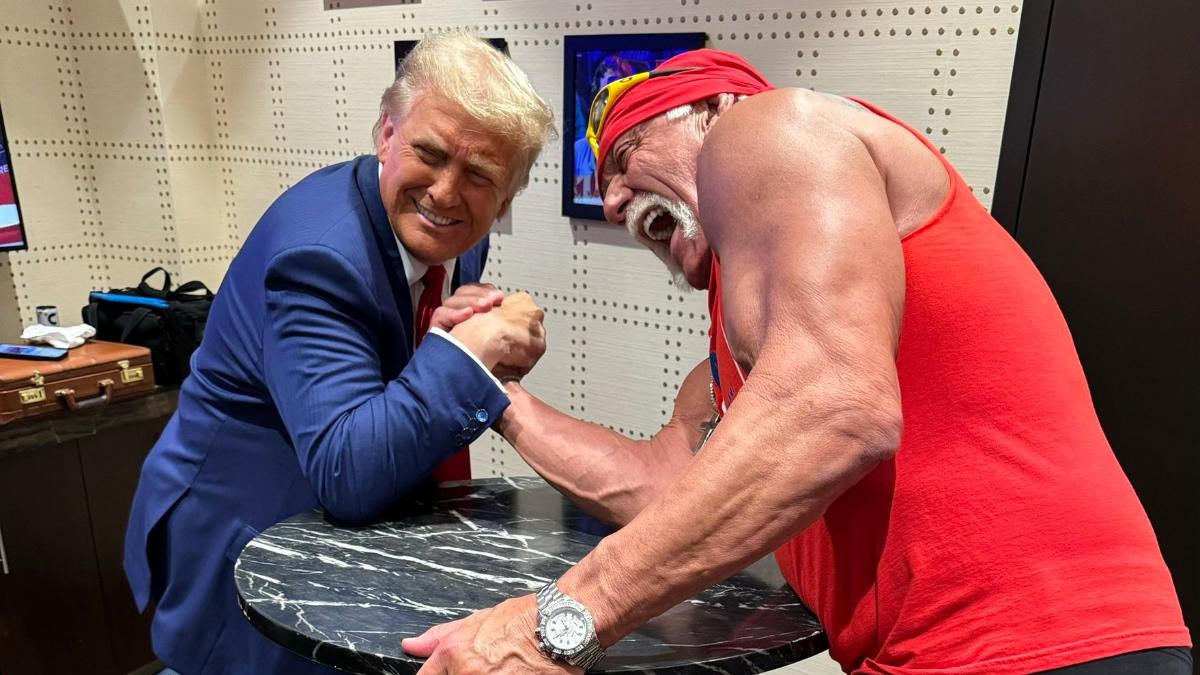 Donald Trump and Hulk Hogan posing during an arm wrestle 