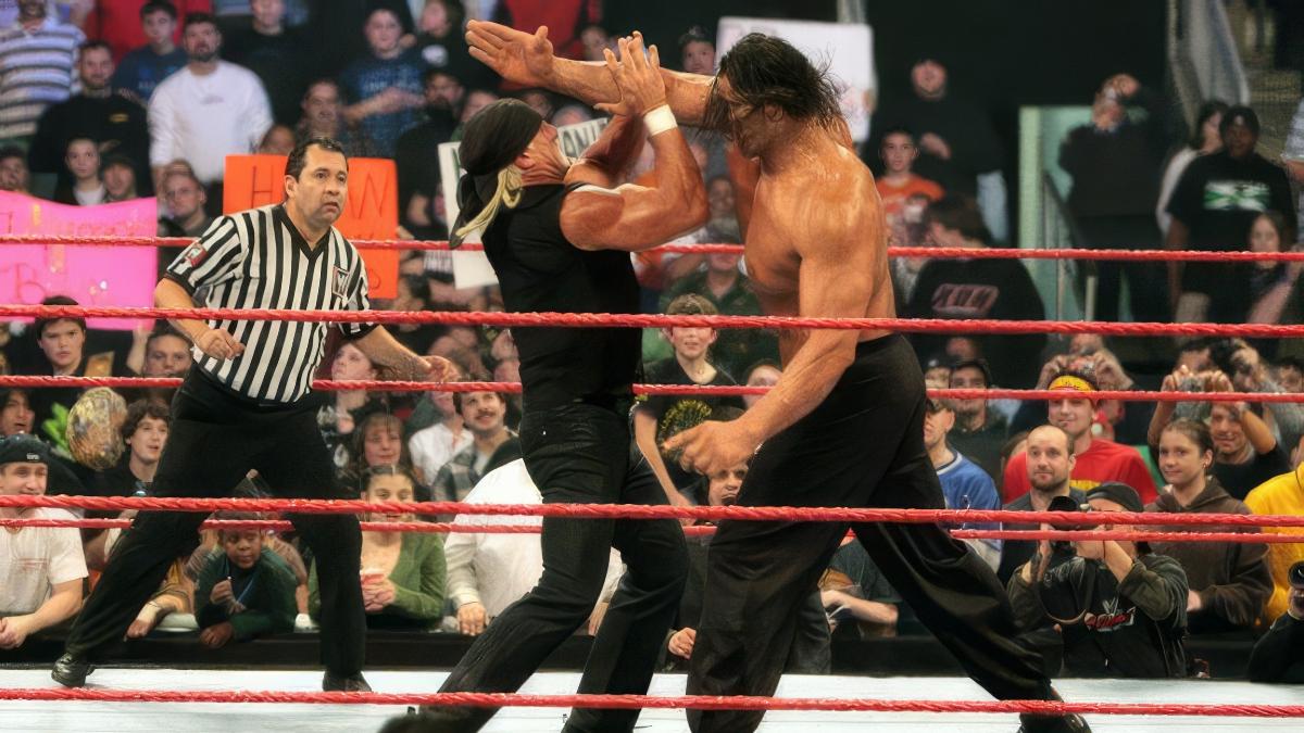 Hulk Hogan and Great Khali on WWE Raw in 2007