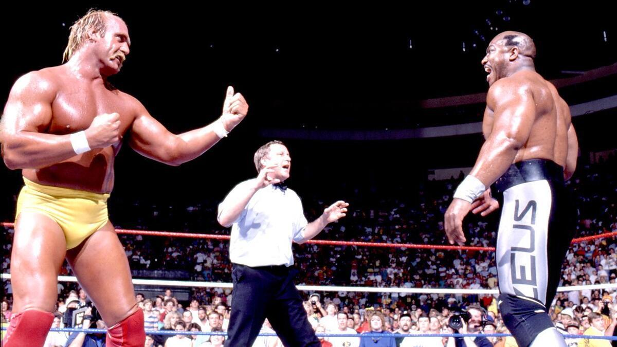 Hulk Hogan facing off with Zeus at WWE SummerSlam 1989