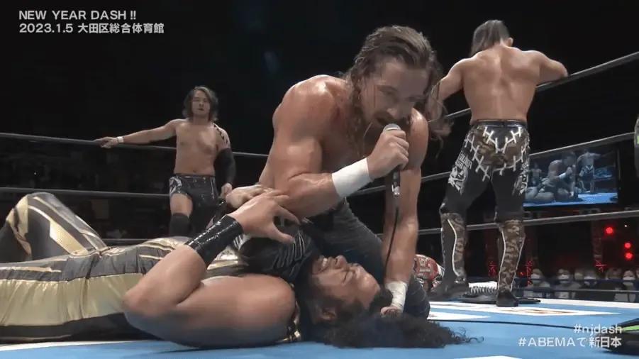 Jay White Hikuleo kneeling.png