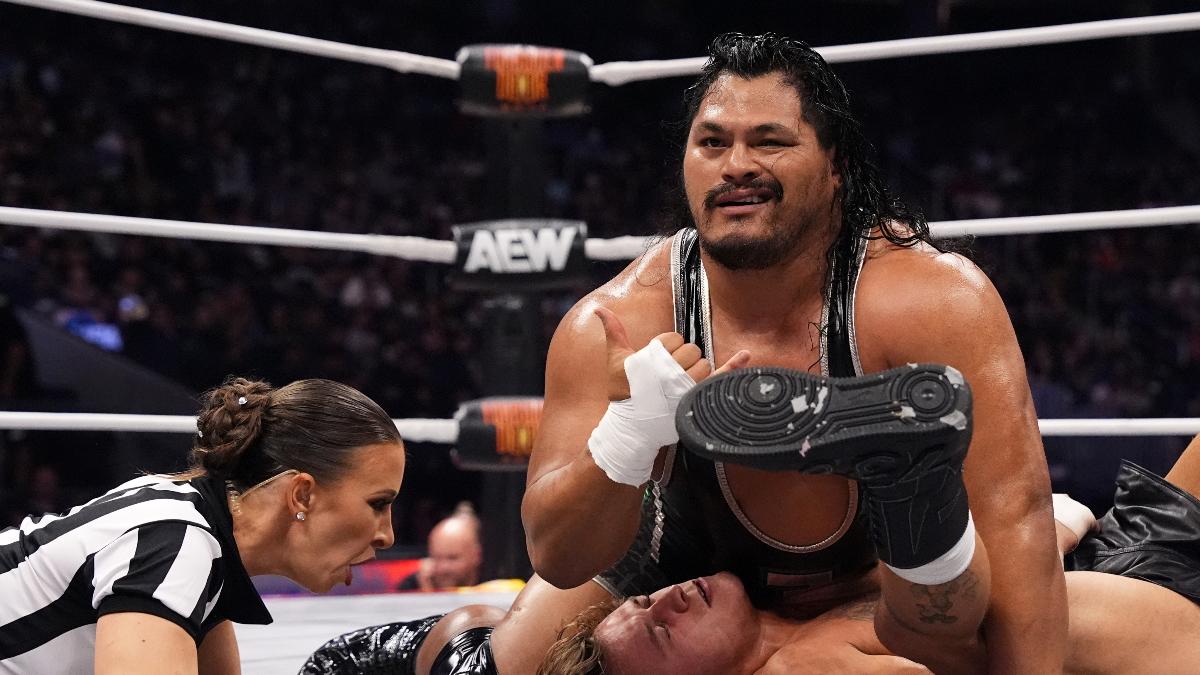 Jeff Cobb pinning HOK at AEW x NJPW Forbidden Door 2024