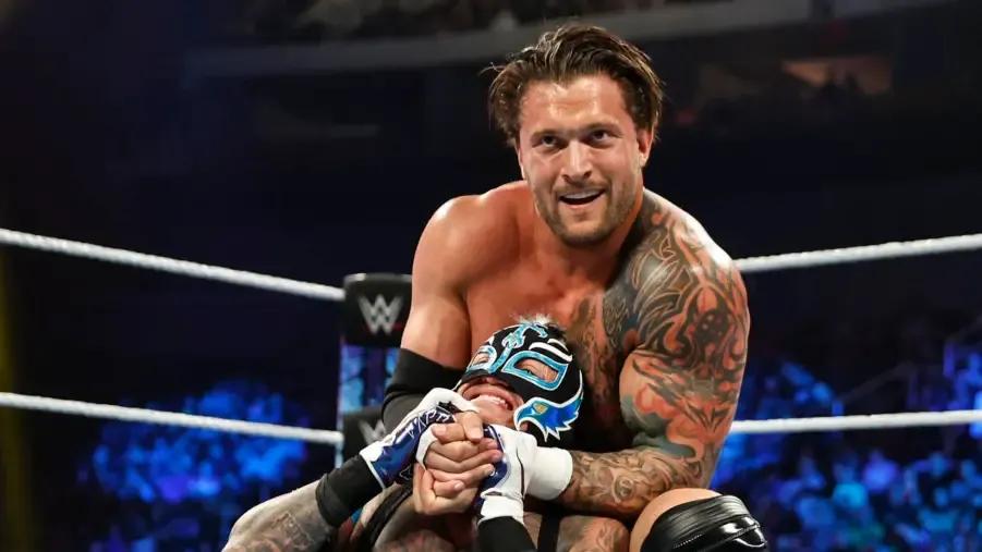 Karrion Kross Chinlock Rey Mysterio 2023 SmackDown.jpg