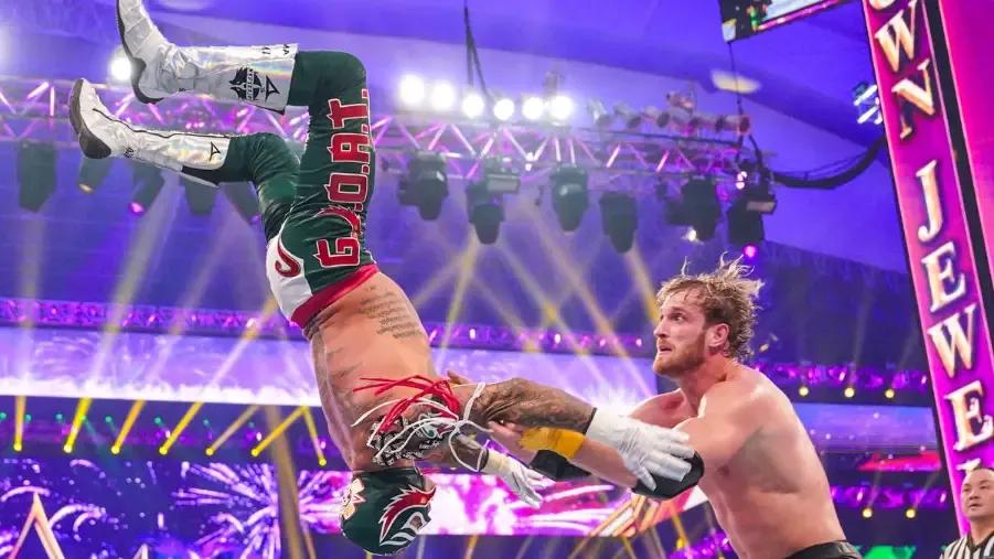 Logan Paul Rey Mysterio Crown Jewel moonsault catch.jpg