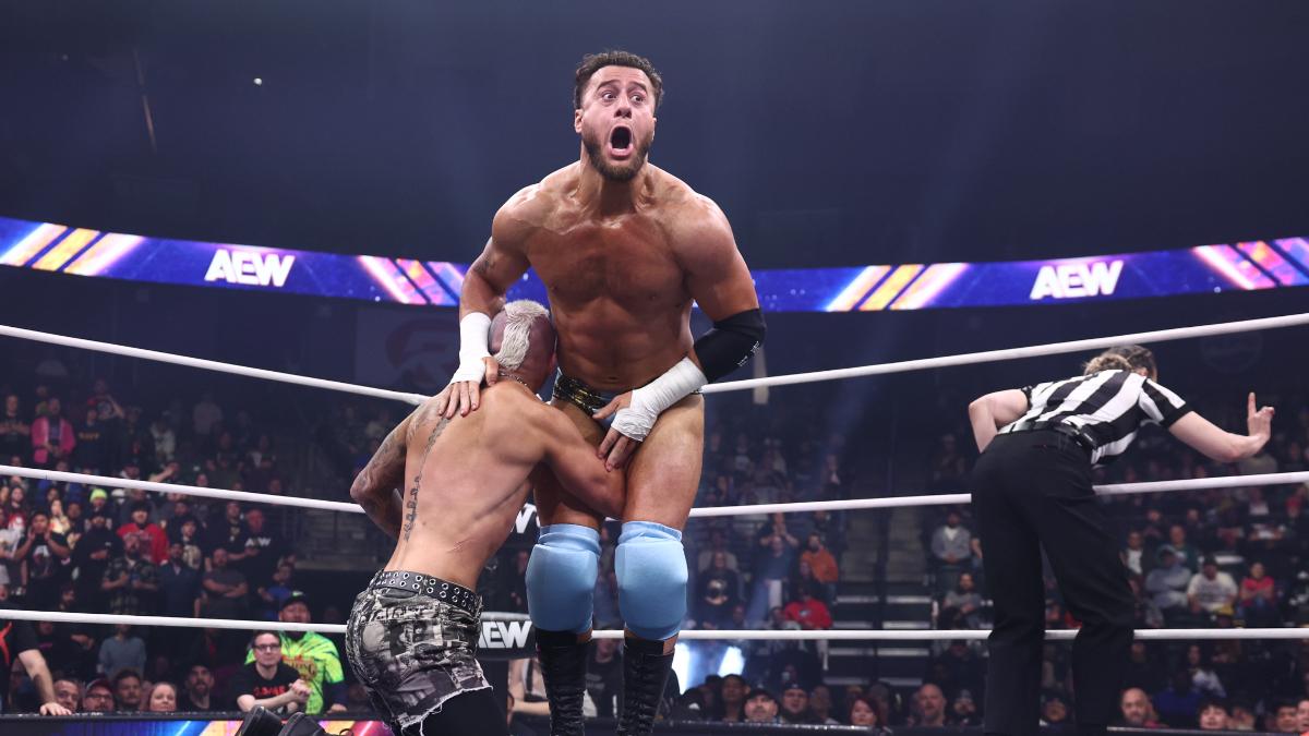 MJF receiving a low blow from Darby Allin on AEW Dynamite