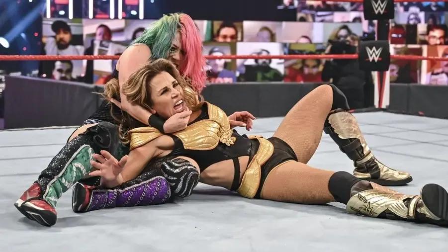 Mickie James Asuka.jpg