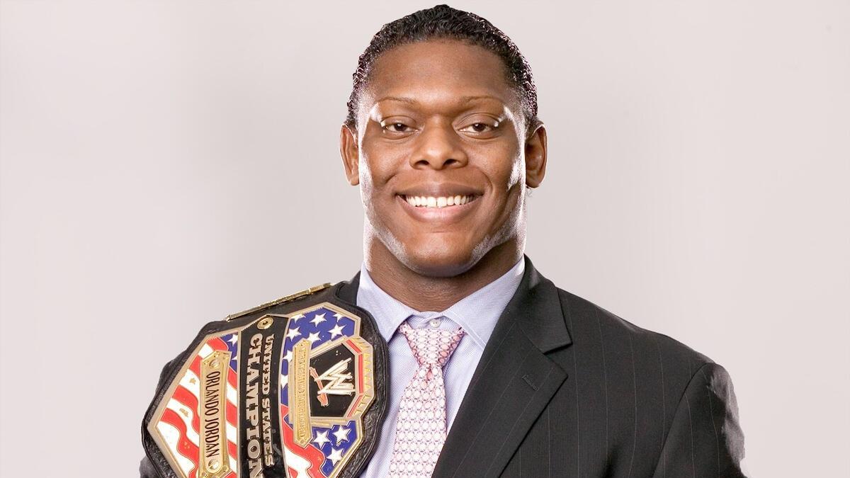 Orlando Jordan poses with the WWE United States Championship bel in 2005