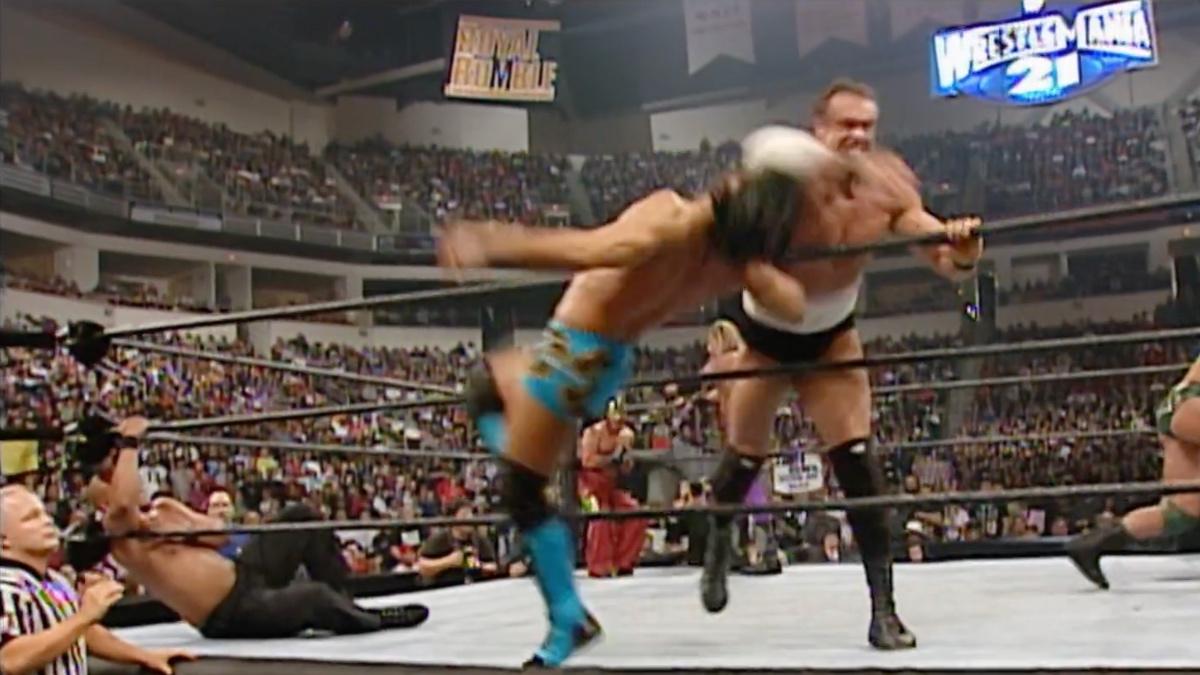 Gene Snitsky Clotheslining Paul London in WWE Royal Rumble 2005