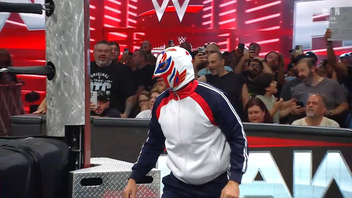 Pete Dunne as El Grande Americano