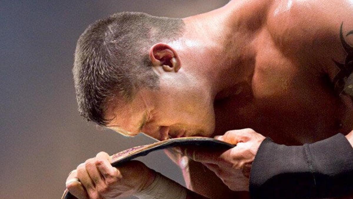 Randy Orton kissing the World Heavyweight Title at WWE SummerSlam 2004