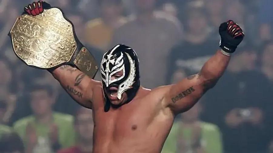 Rey Mysterio World Heavyweight Champion.jpg