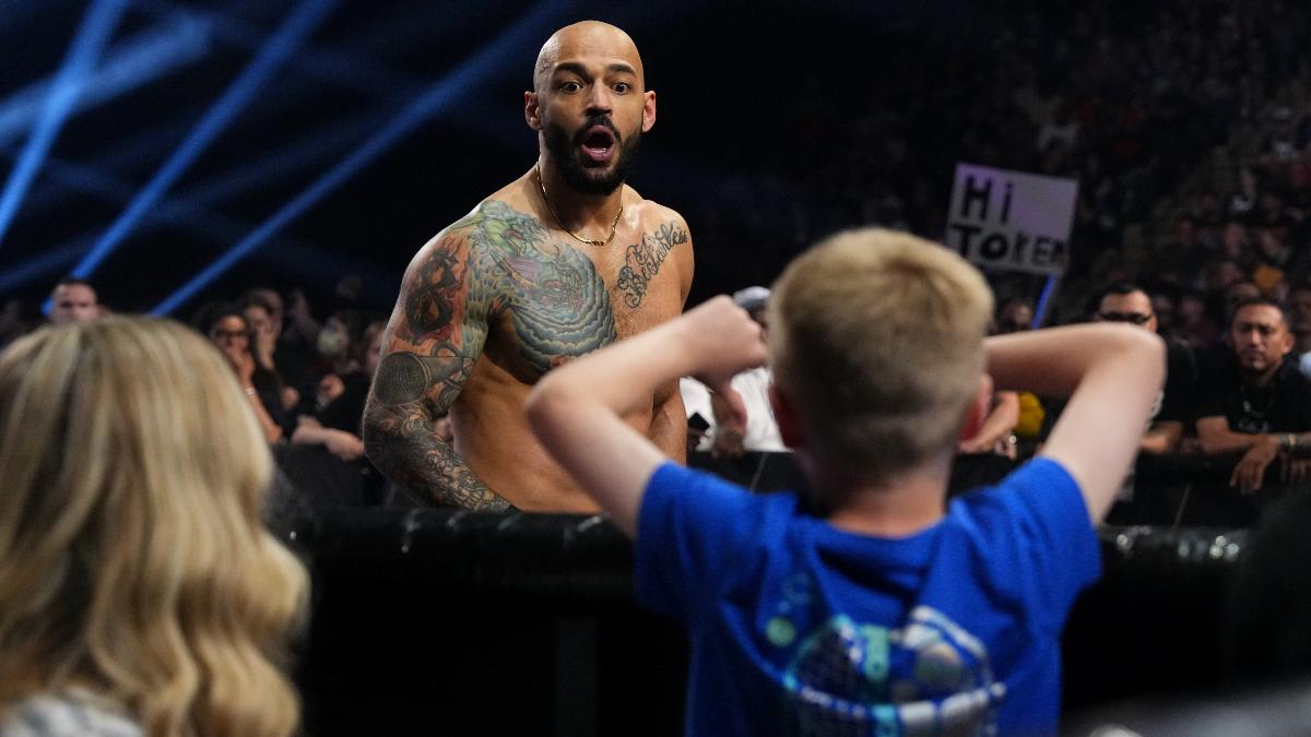 Ricochet goading a child in the crowd on May 14, 2025 episode of AEW Dynamite