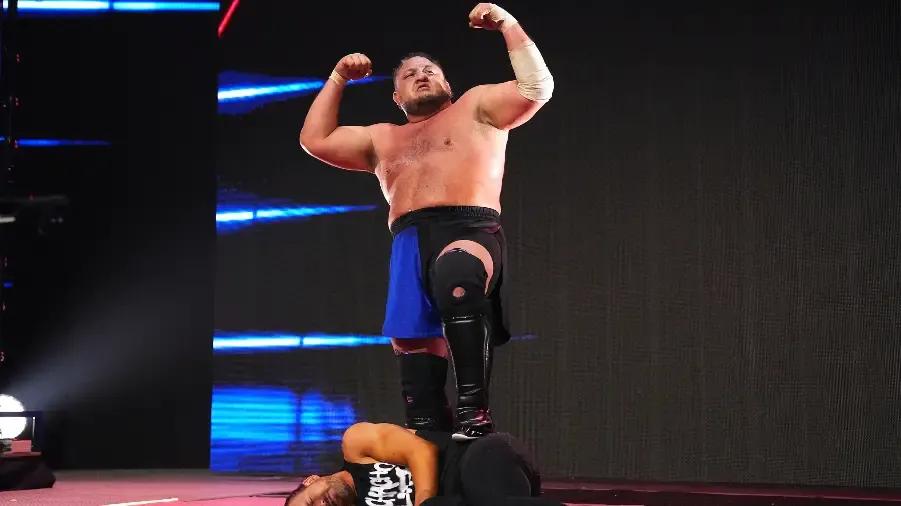 Samoa Joe September 2023 posing like a greek god.jpg