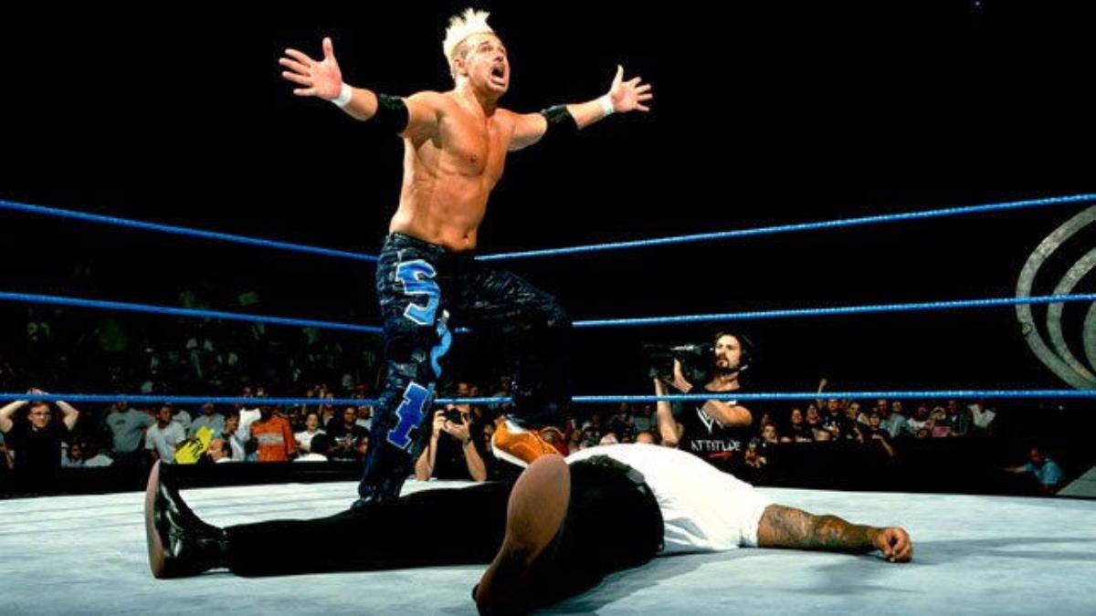 Scotty 2 Hotty about to hit the Worm in a WWE ring 