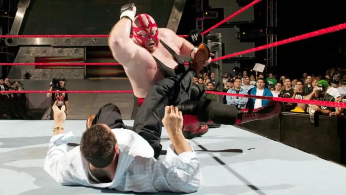 Vader 2005 Raw return Batista.jpg