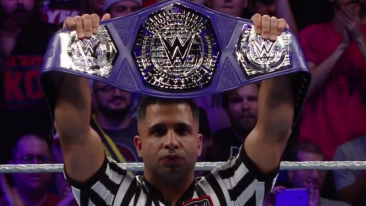 Referee holding up the WWE Cruiserweight Championship