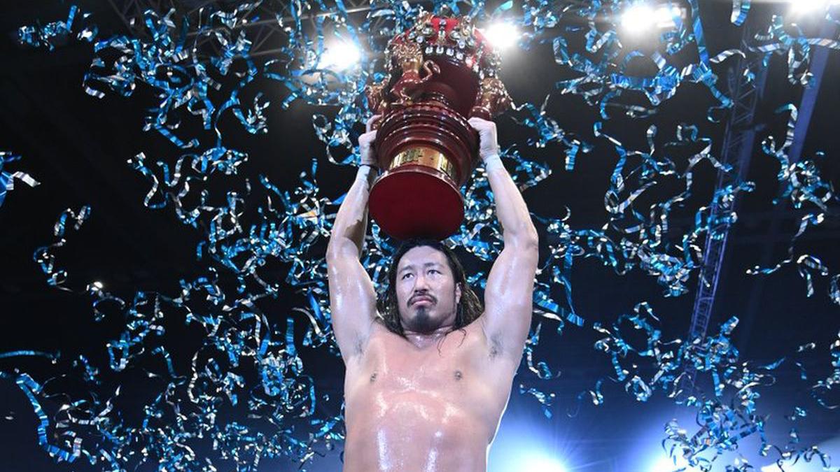 Yota Tsuji holding the New Japan Cup above his head