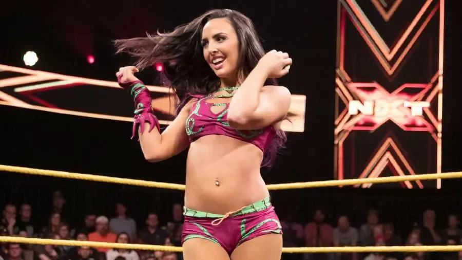 e50a250ad56f90e0d3a8df409d800d2059fe12b3-Peyton-Royce.jpg