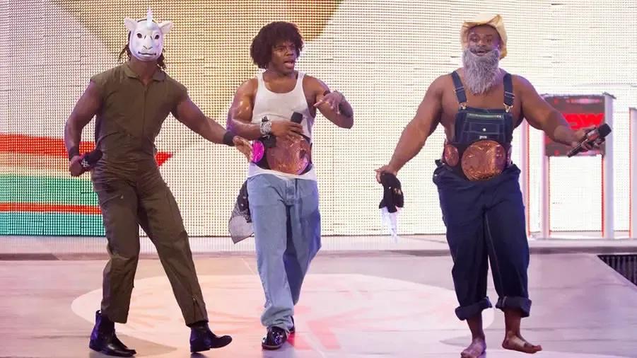 https://cultaholic.com/files/images/04b9d63b11f540868bded5caad0510b3f33f06ea-the-new-day-wyatt-family.jpg