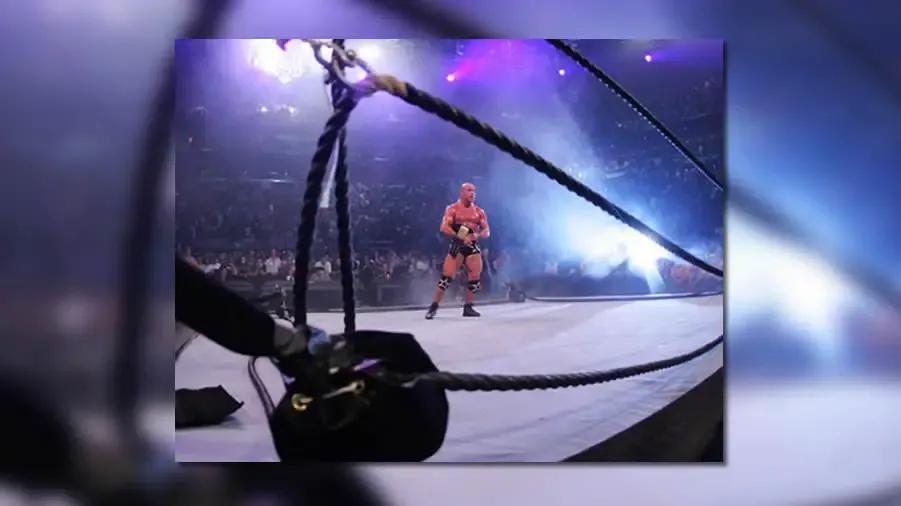 https://cultaholic.com/files/images/08d602c747595bd8f4874662cf53f2061fec2b19-kurt-angle-royal-rumble-2006.jpg