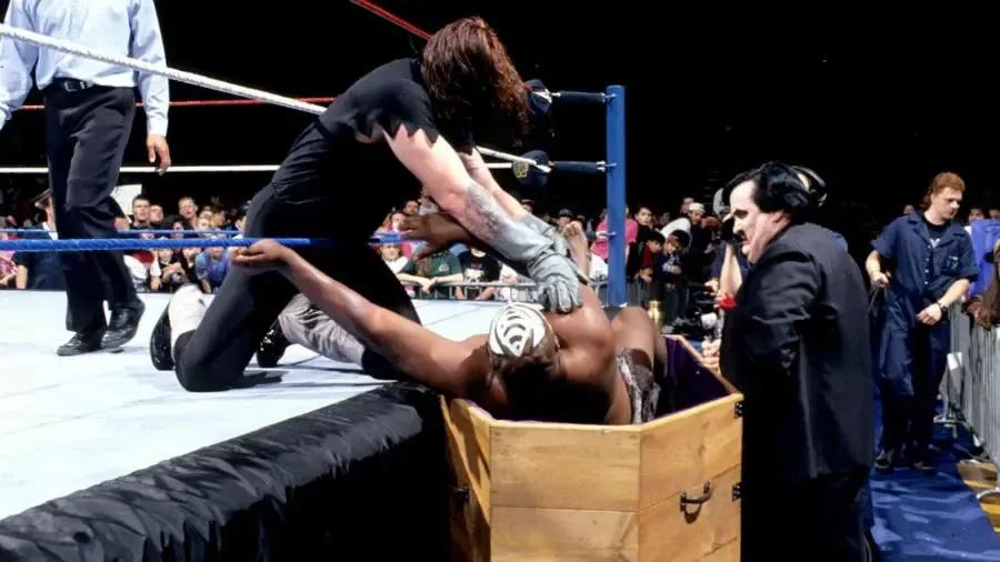 https://cultaholic.com/files/images/25b06b6ce5ce4906a05a3946b49fddb0c0d56530-Undertaker-Kamala-1.jpg