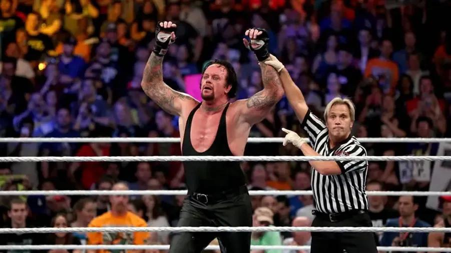 https://cultaholic.com/files/images/2706bfe70b17f2c29e2c656e19f45e95440731d3-the-undertaker-summerslam-2015.jpg