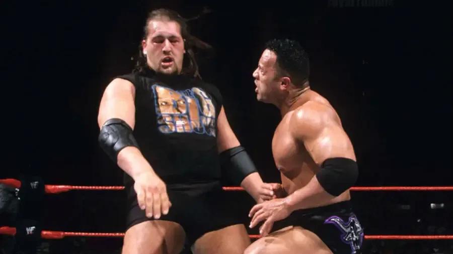 https://cultaholic.com/files/images/3468fa66a56d117e35ea4b0b7a40bfcd4c7ca338-Royal-Rumble-2000.jpg