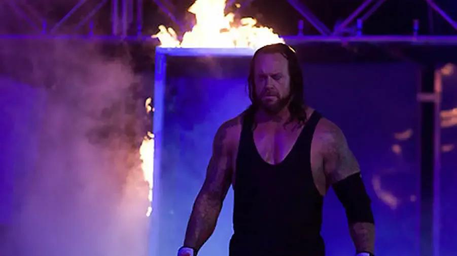 https://cultaholic.com/files/images/3767b21cc17e7b64592587adef80000b22fa9c6c-the-undertaker-survivor-series-2005.jpg