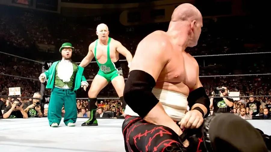 https://cultaholic.com/files/images/755b66253293a6f10d7c7c6b88664be45e718d1c-kane-hornswoggle-finlay-summerslam-2007.jpg